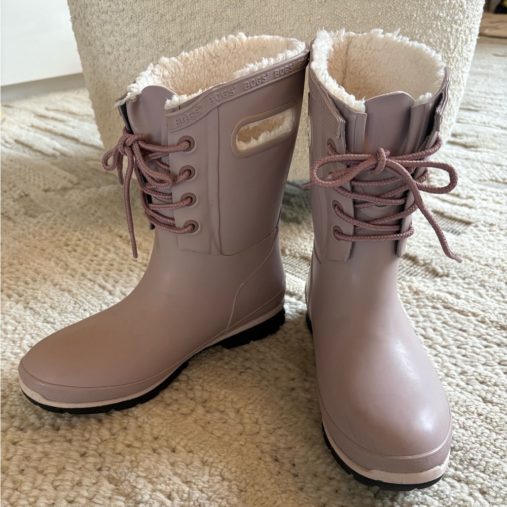 NWOT Bogs Lace-Up Waterproof Plush Lined Amanda Boots in Lilac